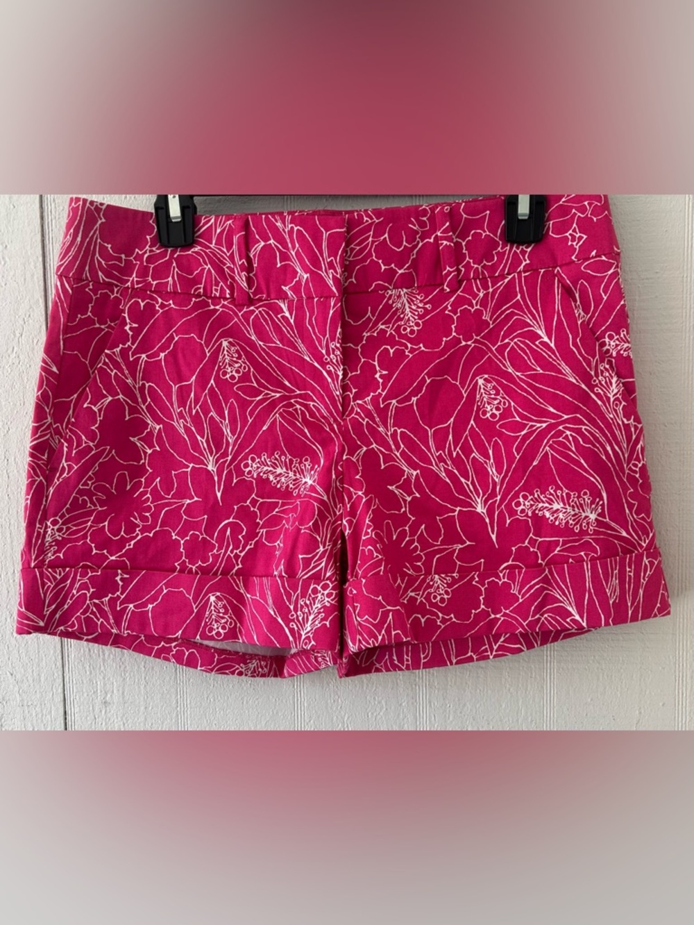 New York & Company Women’s Pink and White Floral Print Chino Shorts Size 6 Cute